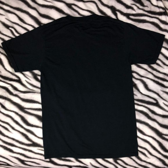 AUGUST BURNS RED (Size S) Shark Attack & Boat Wreck Tee - Picture 3 of 5